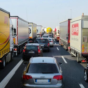 Schwerer Lkw-Unfall auf der A1 bei Dortmund sorgt für Verkehrsbehinderungen
