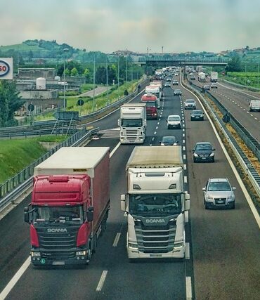 Niedrigwasser am Rhein: Sonntagsfahrverbot für Lkw in NRW aufgehoben