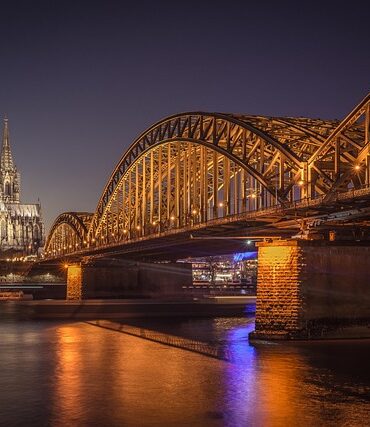 Rekord-Tiefstwert in Düsseldorf: Rhein-Pegel sinkt unter die Null-Linie