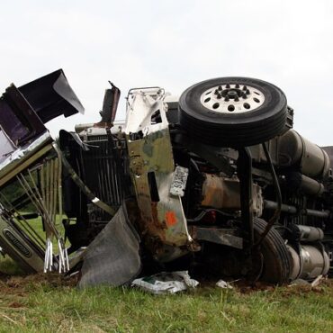 A2 bei Kamen nach Unfall mit Schwertransport voll gesperrt
