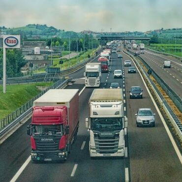 Niedrigwasser-Krise: NRW verlängert Lkw-Sonntagsfahrverbot