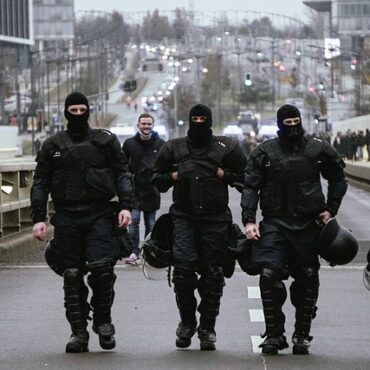 Großeinsatz in Köln: Protestcamp im Grüngürtel gestartet