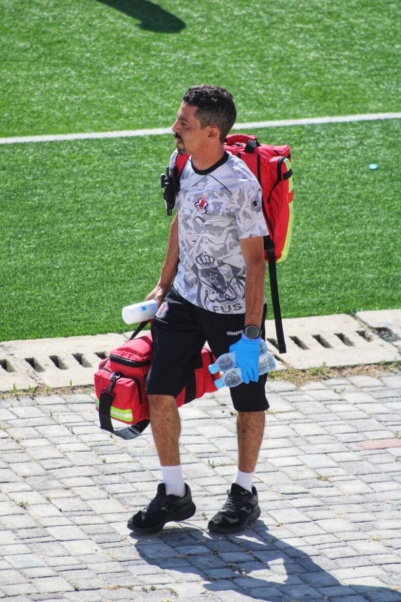 Tragödie in Hille: Fußballtrainer stirbt nach Zusammenbruch am Spielfeldrand