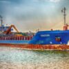 Düsseldorfer Hafen: Frachtschiff läuft auf Grund